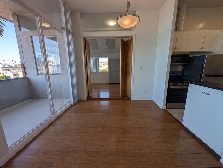 Building Photo - 11936 Darlington Ave