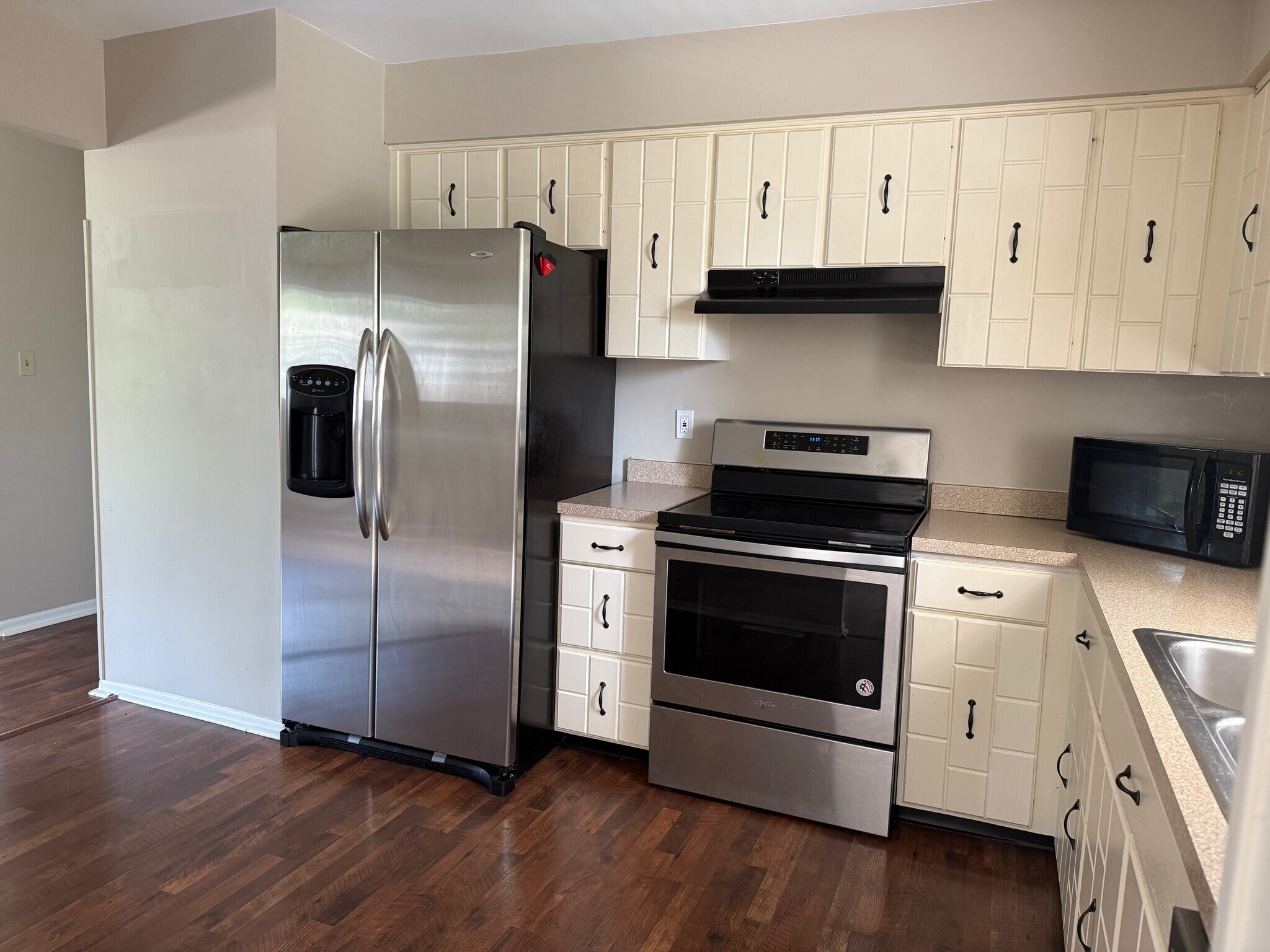 Building Photo - 906 Willcliff Dr