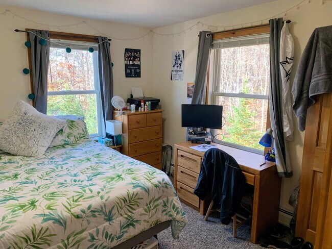 Building Photo - 275 Mast Rd