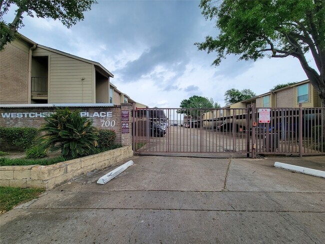 Primary Photo - 700 Thicket Ln