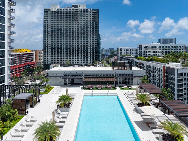 Building Photo - Cortland Midtown Miami