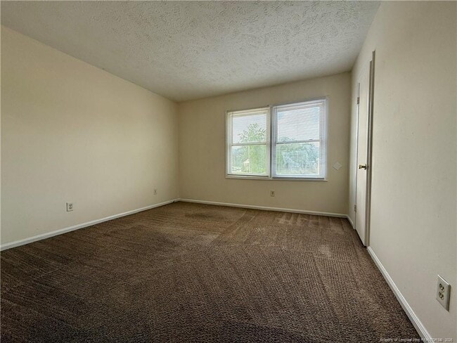 Building Photo - 421 Kirkcaldy Ct