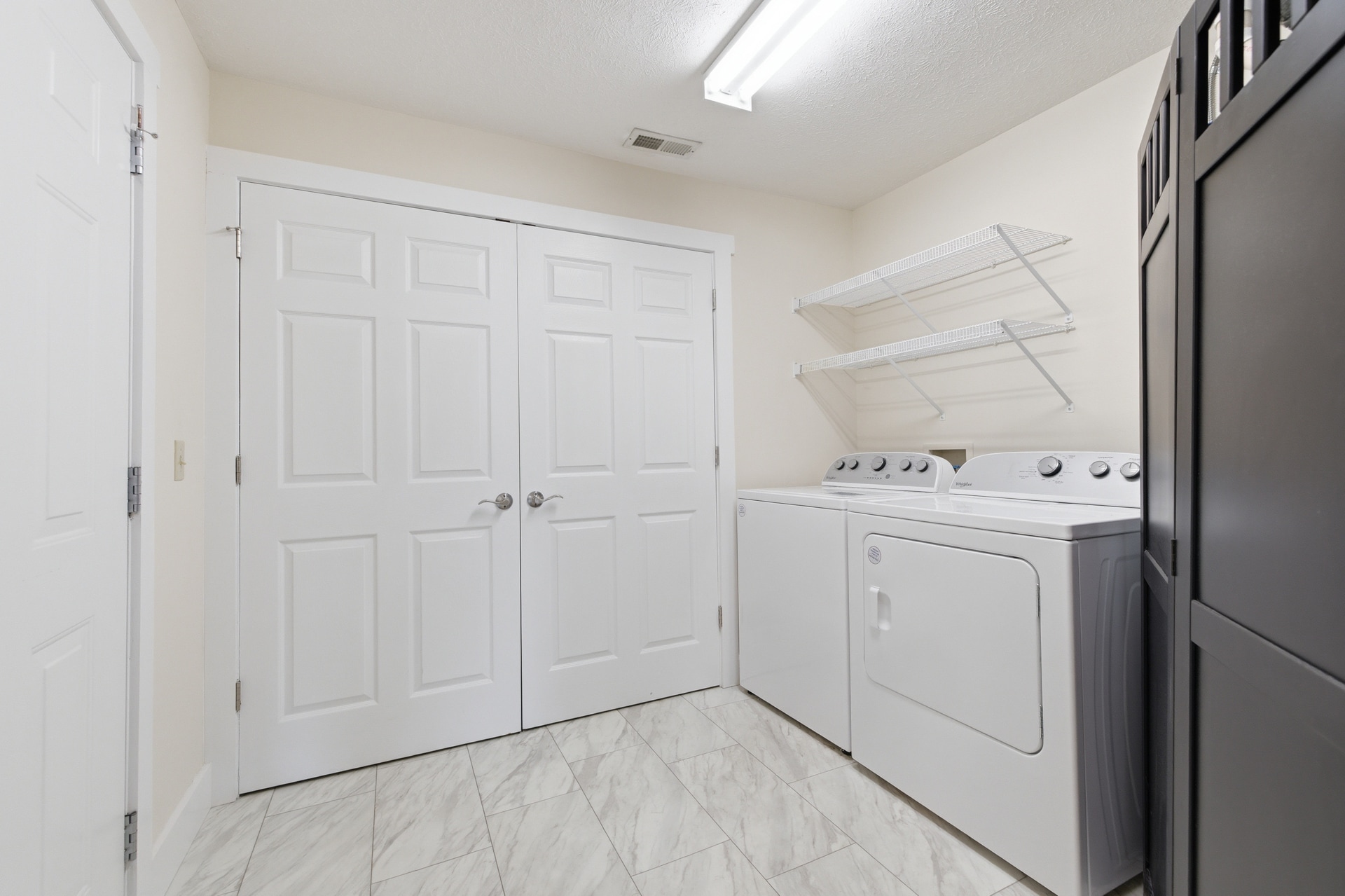 Building Photo - 1921 Ty Way Xing