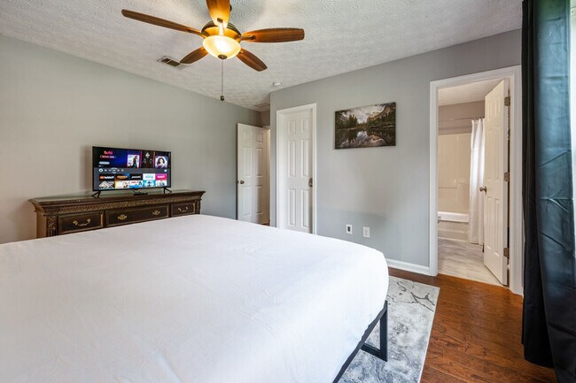 Building Photo - 20 Larkspur Avenue