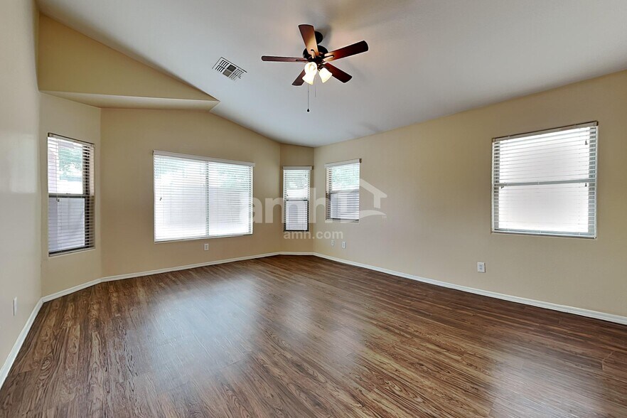 Building Photo - 11557 W Pima St