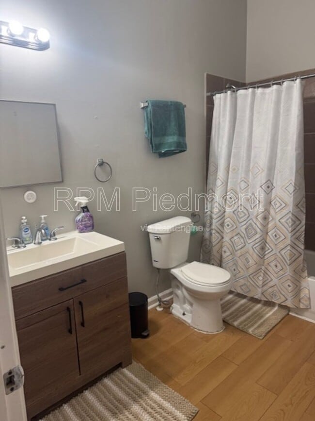 Building Photo - 807 Hall St NW