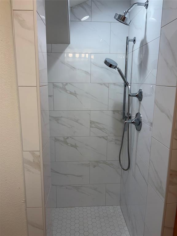 Building Photo - 107 Lake Hills Dr S