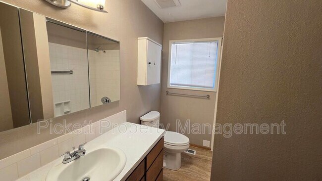 Building Photo - 8671 Silverdale Way NW
