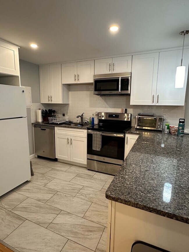 Building Photo - $2800 | Brighton | 1 Bedroom | 1 Bathroom | Parking Available