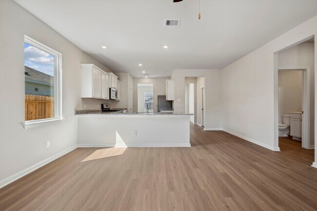 Building Photo - 335 Kingston Wy