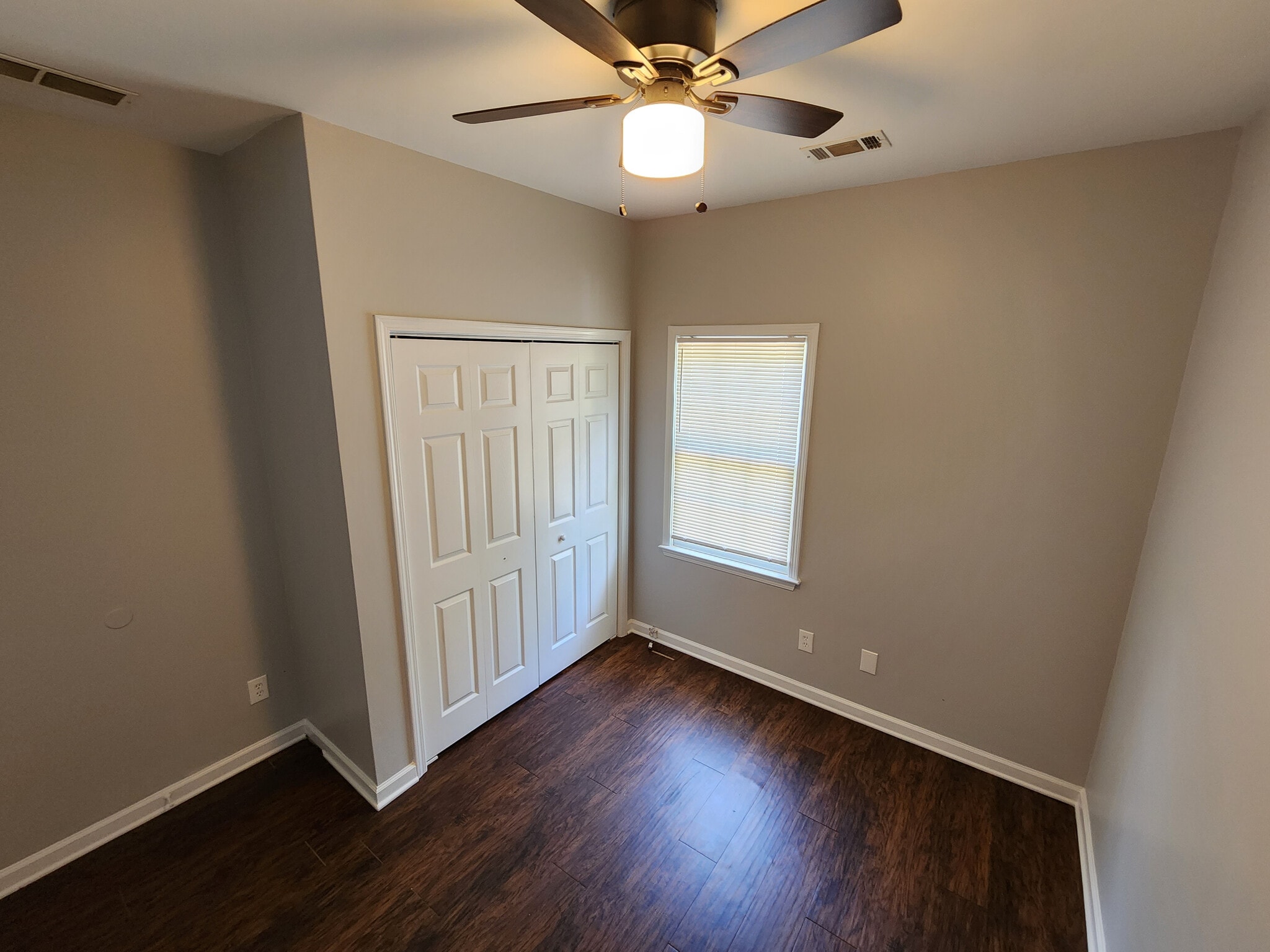 Building Photo - Room in Duplex on Hall St NW