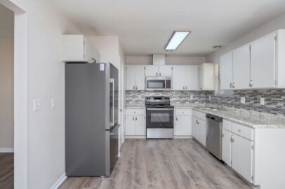 Building Photo - 126 Camellia Pl