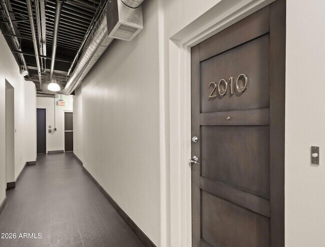 Building Photo - 4020 N Scottsdale Rd