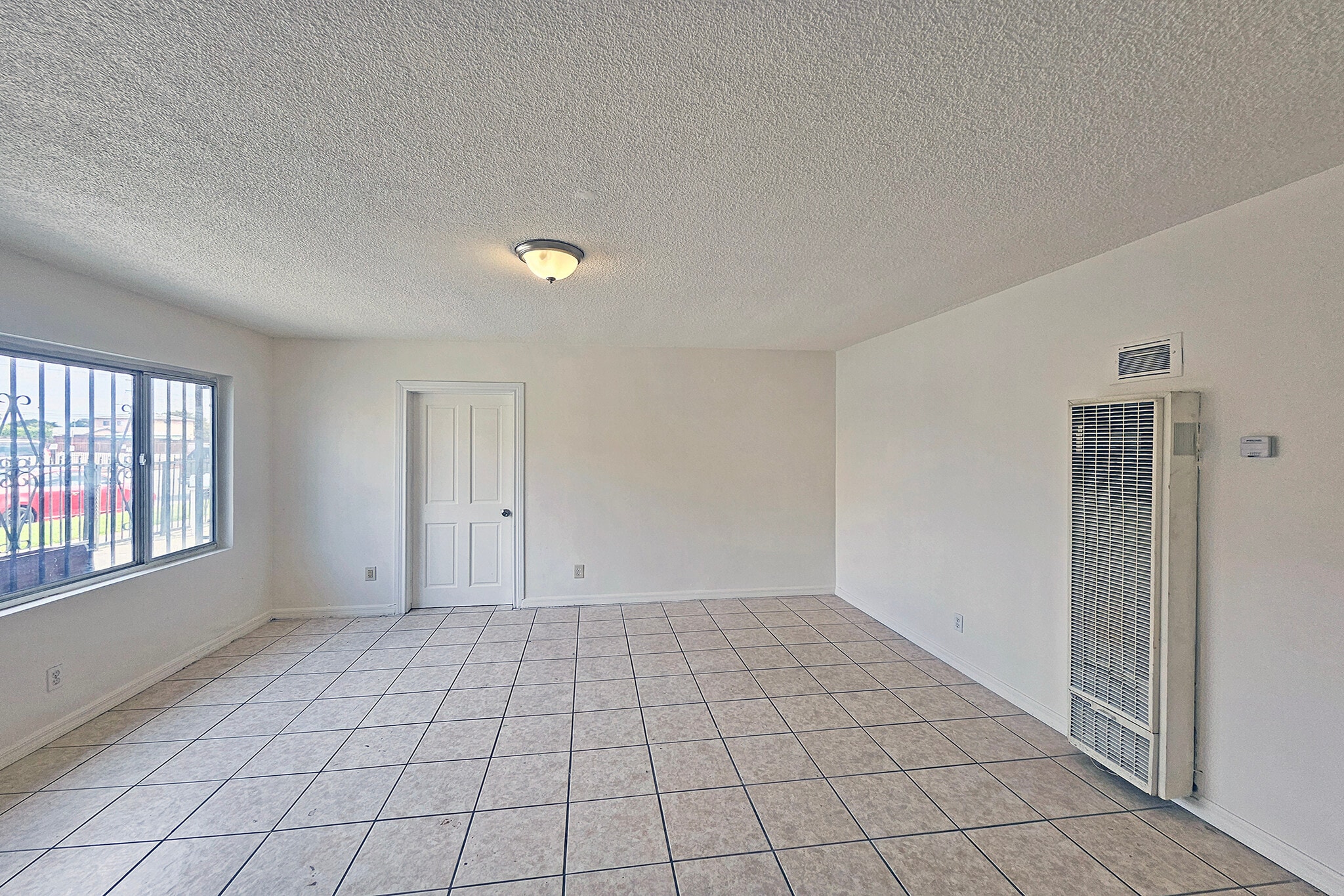 Building Photo - 1214 E 82nd St