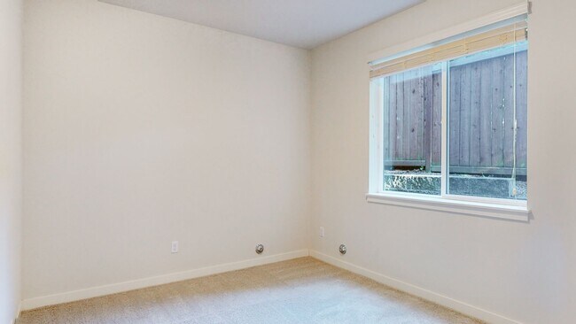 Building Photo - GORGEOUS 3 bdrm plus Flex Space Home in Mo...
