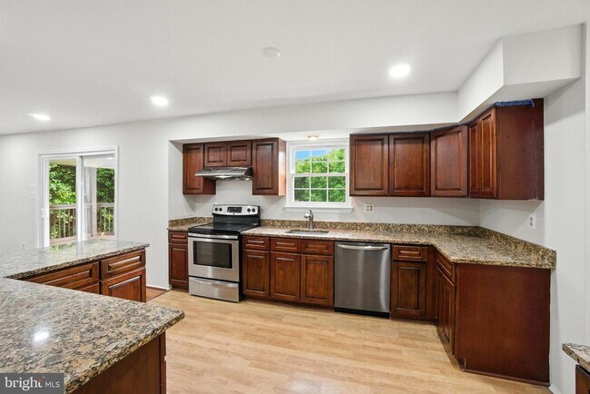 Building Photo - 4739 Bates Dr