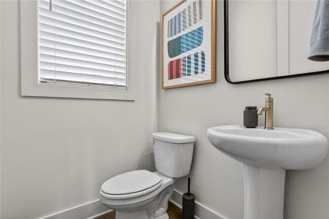 Building Photo - 1291 Longreen Ter NW