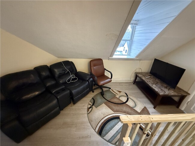 Building Photo - 65 Ford Ave