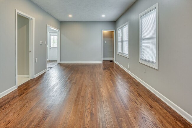 Building Photo - Charming Aksarben Gem