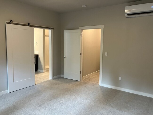 Building Photo - Large Three Bedroom Home in Sustainable South Salem Community