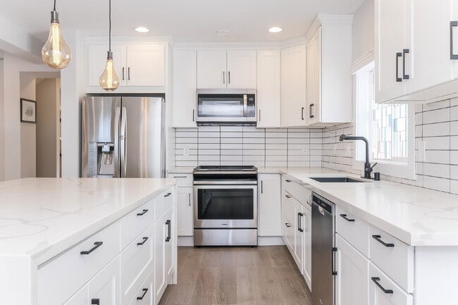 Building Photo - Stunning remodeled 4BD/3.5BA Seattle Craftsman with Solar, A/C & EV Charging for RENT- Available ...