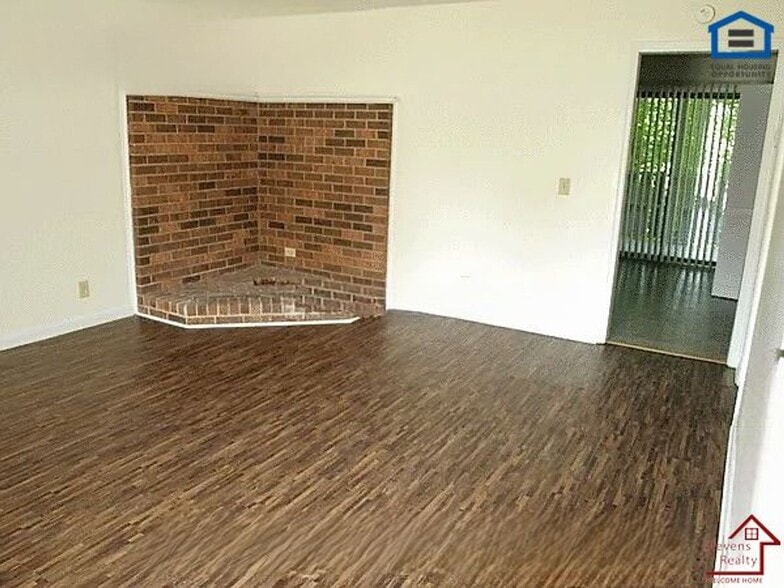 Building Photo - 404 Oriole Dr