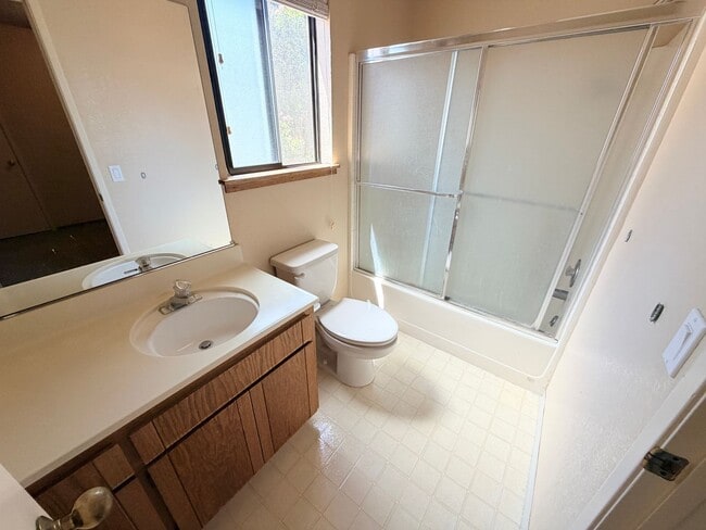 Building Photo - 468 Park Pl Dr