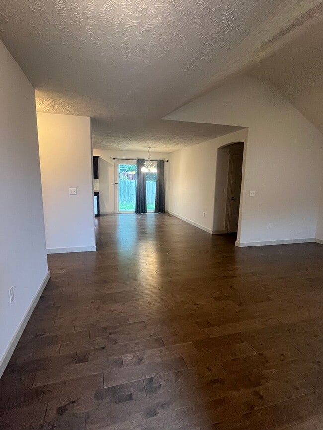 Building Photo - WOW! Look at this property ! You cant beat this price!