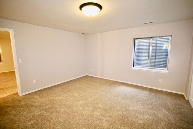 Building Photo - Beautiful 4 Bedroom Ranch Style Home Avail...