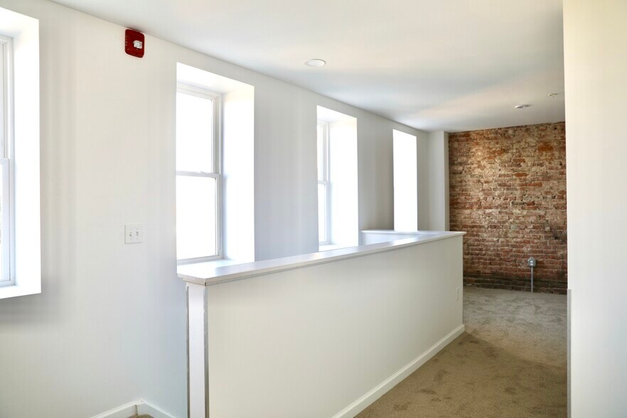 Building Photo - 439 N Salina St