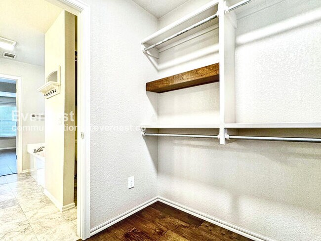 Building Photo - Charming 3-Bed, 2-Bath Home with Fenced Backyard & 2-Car Garage