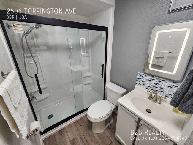 Building Photo - 2506 Torrington Ave