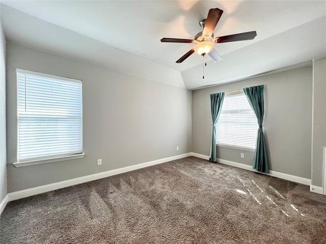 Building Photo - 5000-5002 Villas Dr