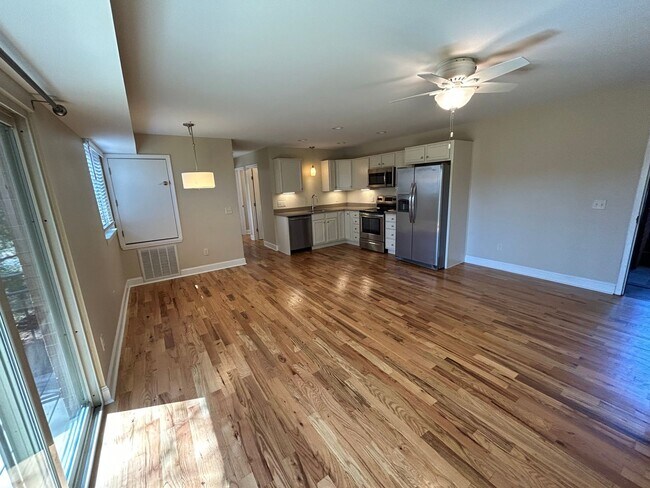 Building Photo - 2 Bedroom 1 Bath - Downtown Morganton - Anderson Place Apts.