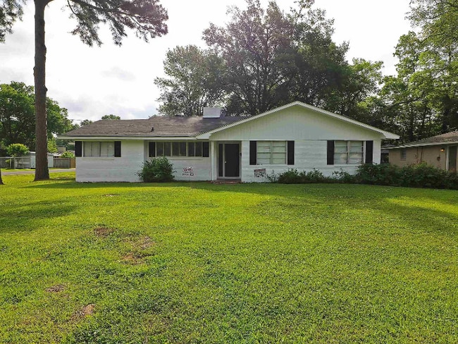 Building Photo - 1916 Spencer Ave