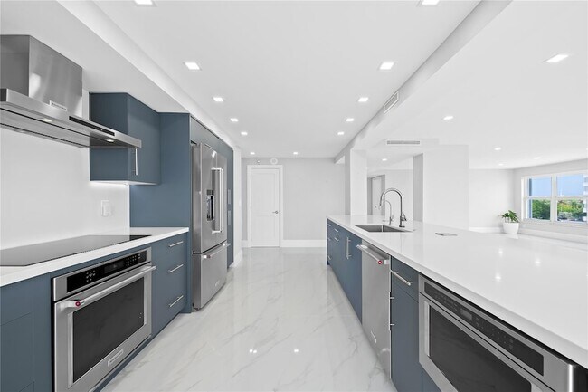 Building Photo - 3900 Galt Ocean Dr