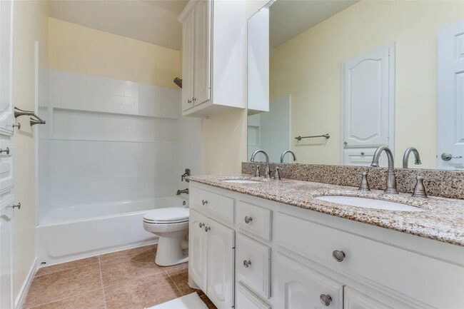 Building Photo - 2704 Orchid Dr