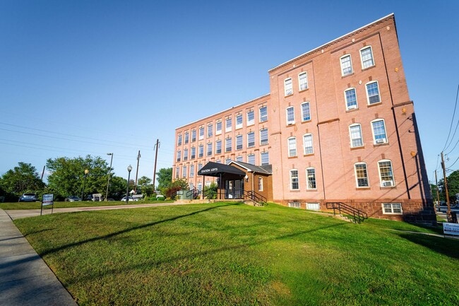 Building Photo - 149 Wilson St