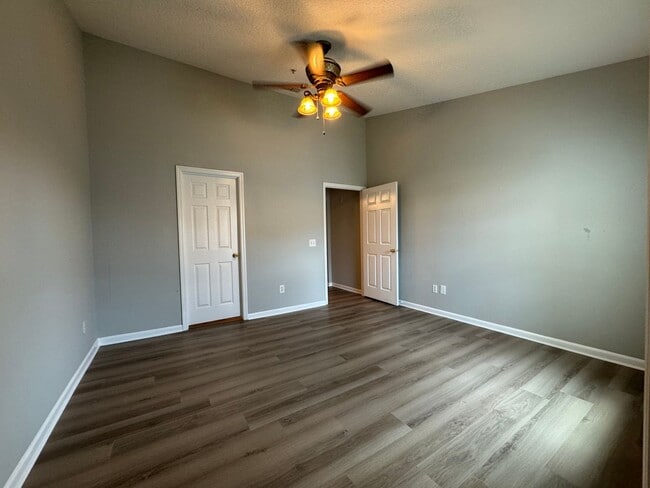 Building Photo - Charming 1-Bedroom Condo – 3rd Floor | Gat...