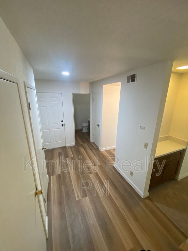 Building Photo - 2928 Stanford Ln