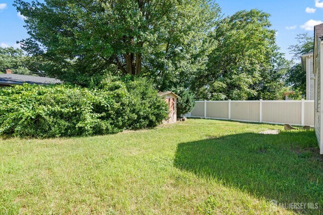 Building Photo - 250 Brookside Ave
