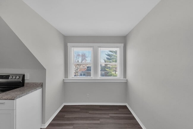 Building Photo - NORWOOD - Immaculate 1 bed efficiency unit on top floor of 4 family