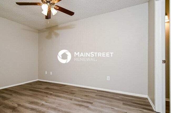 Building Photo - 3 Bedroom Pet-Friendly Home in NORTH PORT, FL with Main Street Renewal