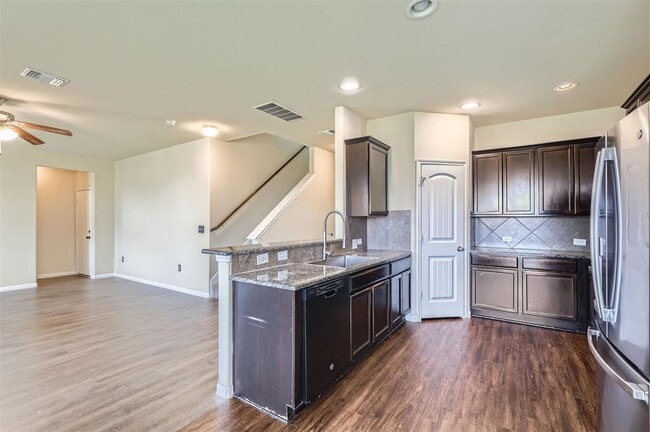Building Photo - 112 Sabine River Dr