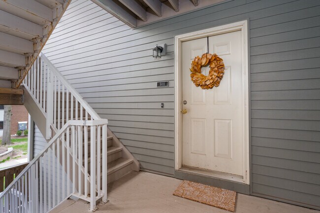 Building Photo - 5011 Ravens Crest Dr