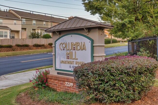 Building Photo - 2570 Castellan Dr