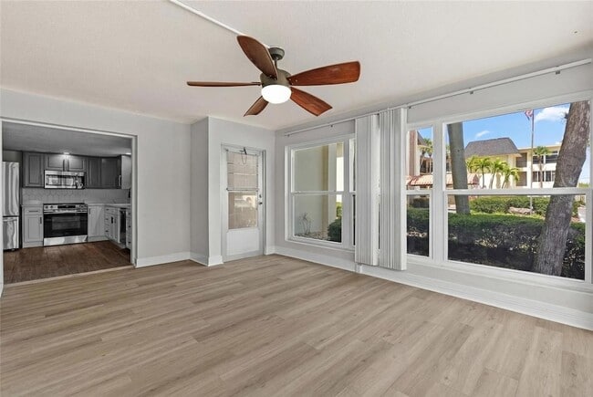 Building Photo - 4780 Cove Cir