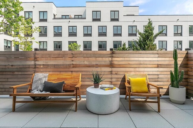 Building Photo - 1-76 Woodward Ave