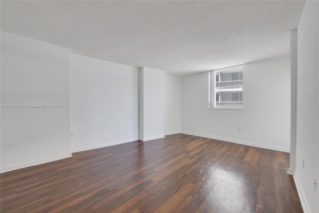 Building Photo - 1756 N Bayshore Dr