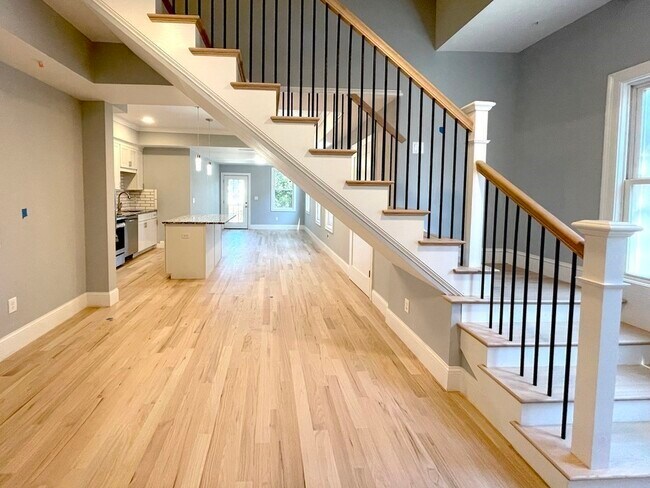 Building Photo - 7 Waumbeck St